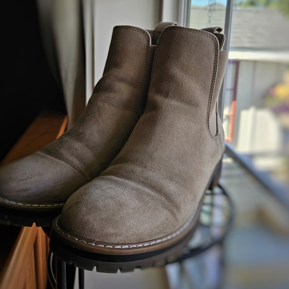 Kensie Taupe Suede Boots
